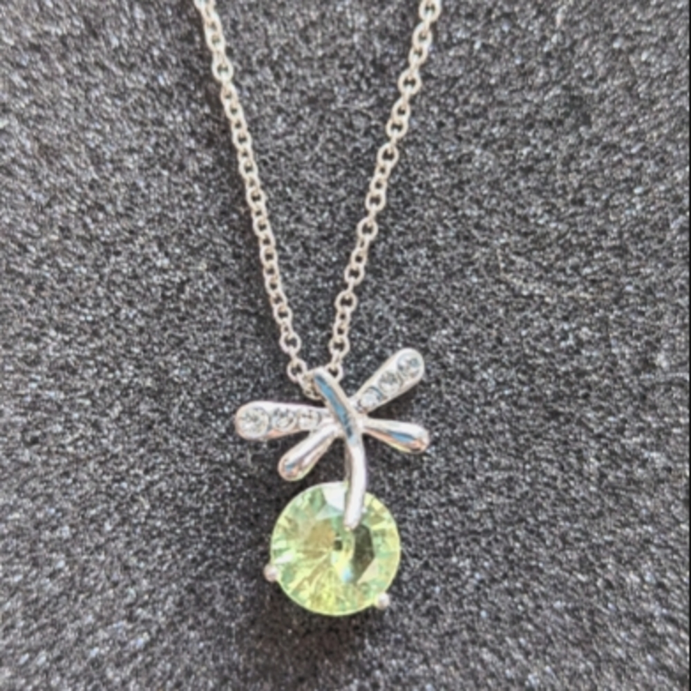 Fashion Jewerly Dragonfly with Light Green Gem Necklace